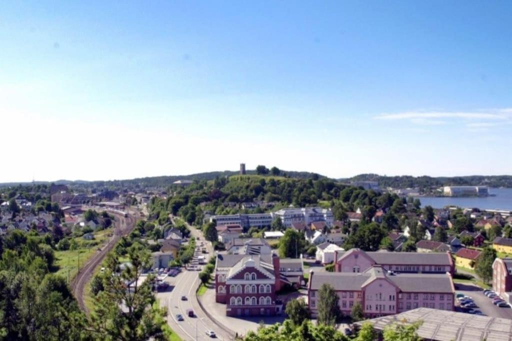 Sjarmerende Leilighet I Hjerte Av Tonsberg By Bagian luar foto